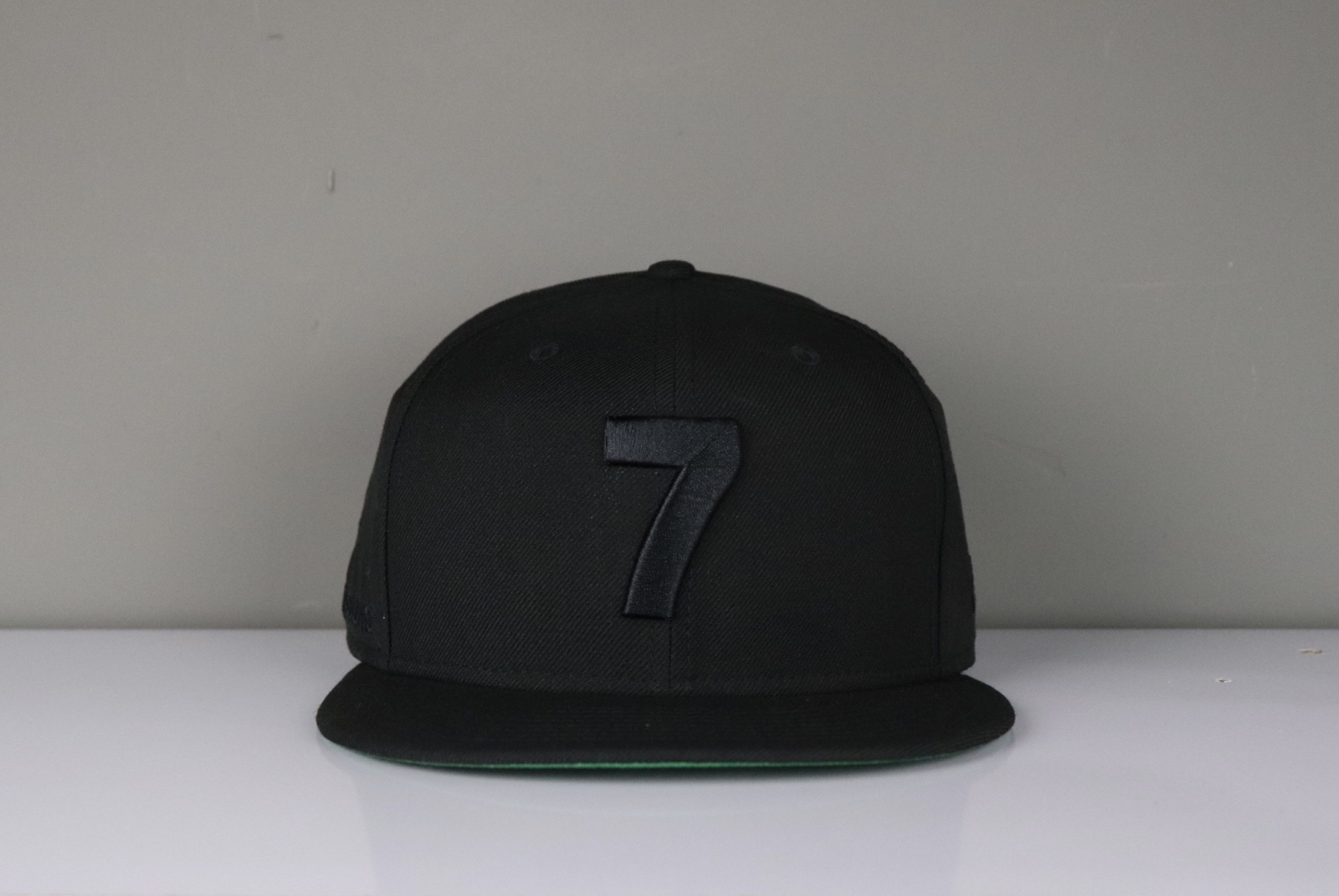 NÓN SNAPBACK 7 ĐEN TRƠN