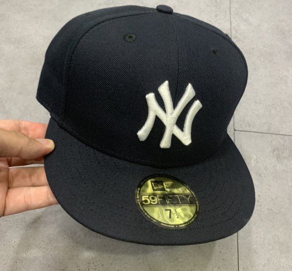 Nón fitted Ny xanh đen logo trắng 73/8 và 71/2