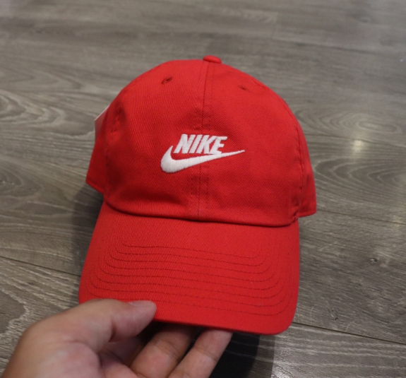 cong nike đỏ logo trắng