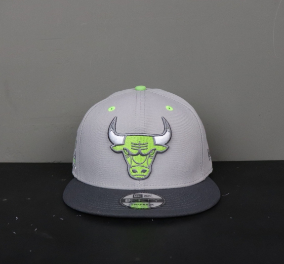 NÓN SNAPBACK BÒ XÁM LOGO NEON