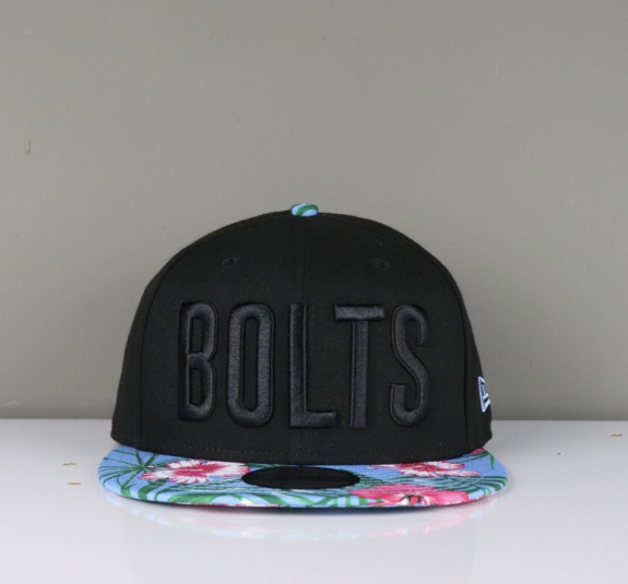 NÓN SNAPBACK BOLTS LƯỠI HOA