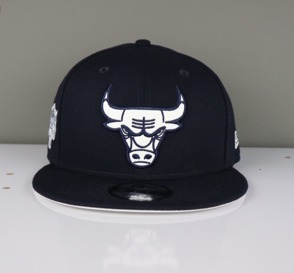 NÓN SNAPBACK BULLS LOGO DA LƯỠI DA