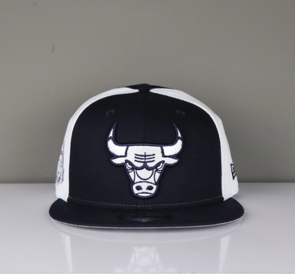 NÓN SNAPBACK BULLS XANH TRẰNG LOGO TRẮNG