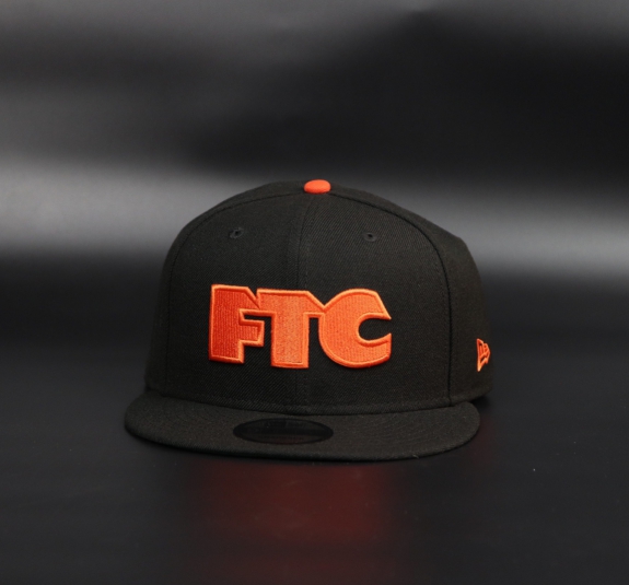 NÓN SNAPBACK FTC ĐEN LOGO CAM