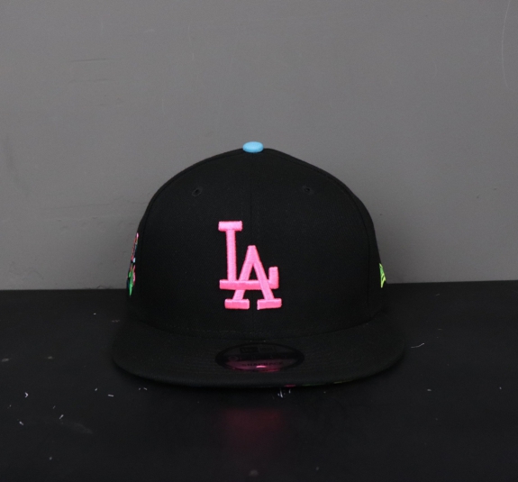 NÓN SNAPBACK LA ĐEN LOGO HỒNG