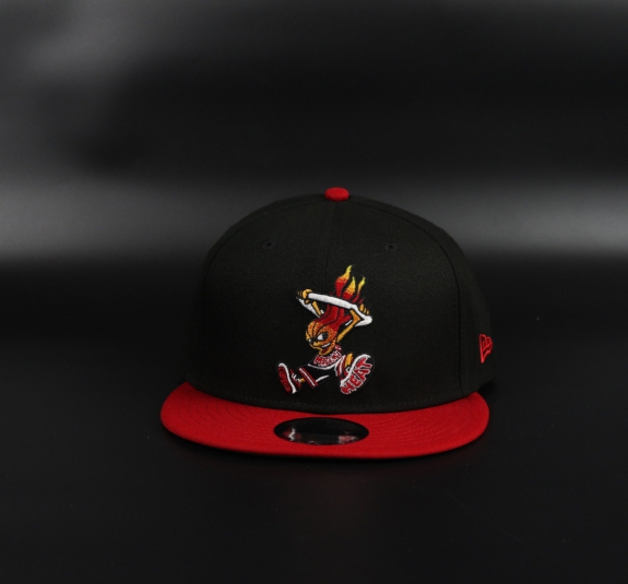 NÓN SNAPBACK MIAMI HEAT ĐEN CHỮ ĐỎ