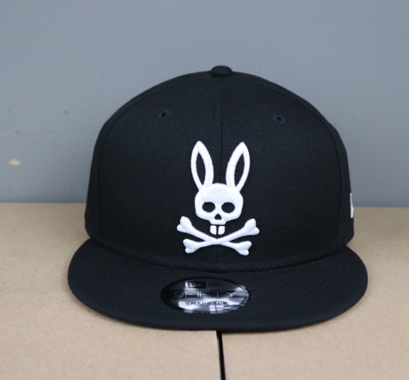 NÓN SNAPBACK THỎ ĐEN LOGO TRẮNG