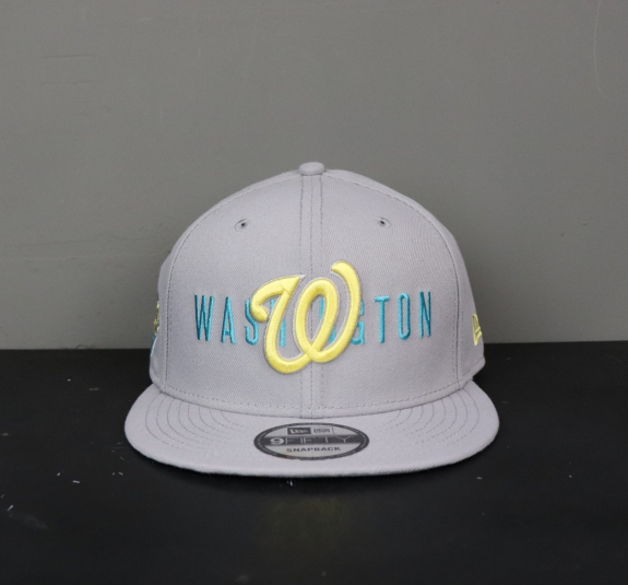 NÓN SNAPBACK W XÁM LOGO VÀNG