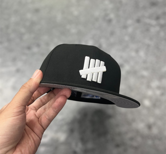Nón Fitted Underfeated Đen