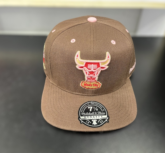 Nón Fitted MN Bulls Nâu 71/2
